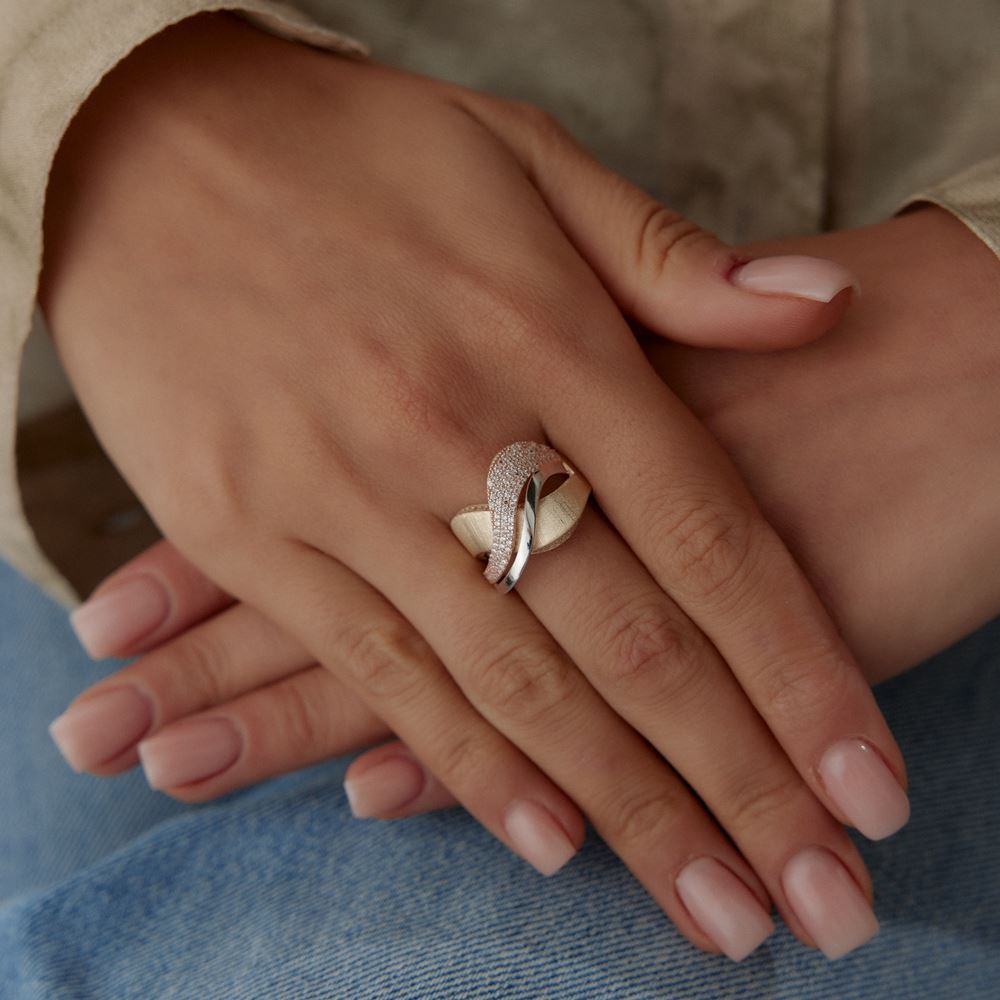 Oval Çizgi Tasarım Üç Renk Yüzük