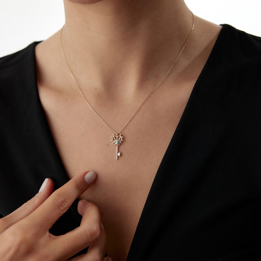 Kalpli Firüze Taşlı Anahtar Kolye