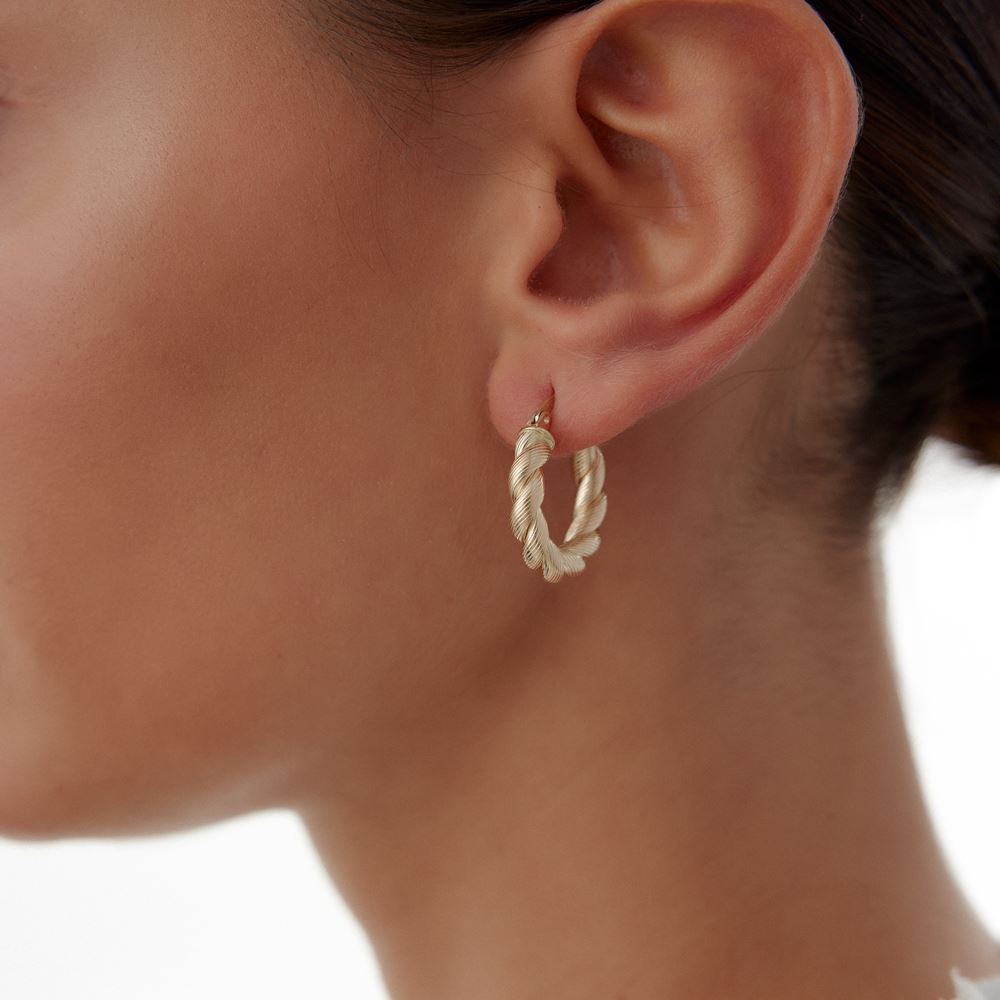 Sade Kıvrımlı Çizgi Halka Küpe